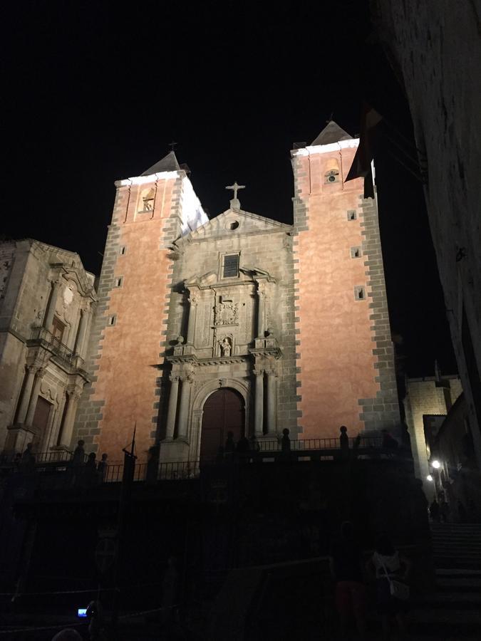 Adama Apartamento Turistico Касерес Экстерьер фото